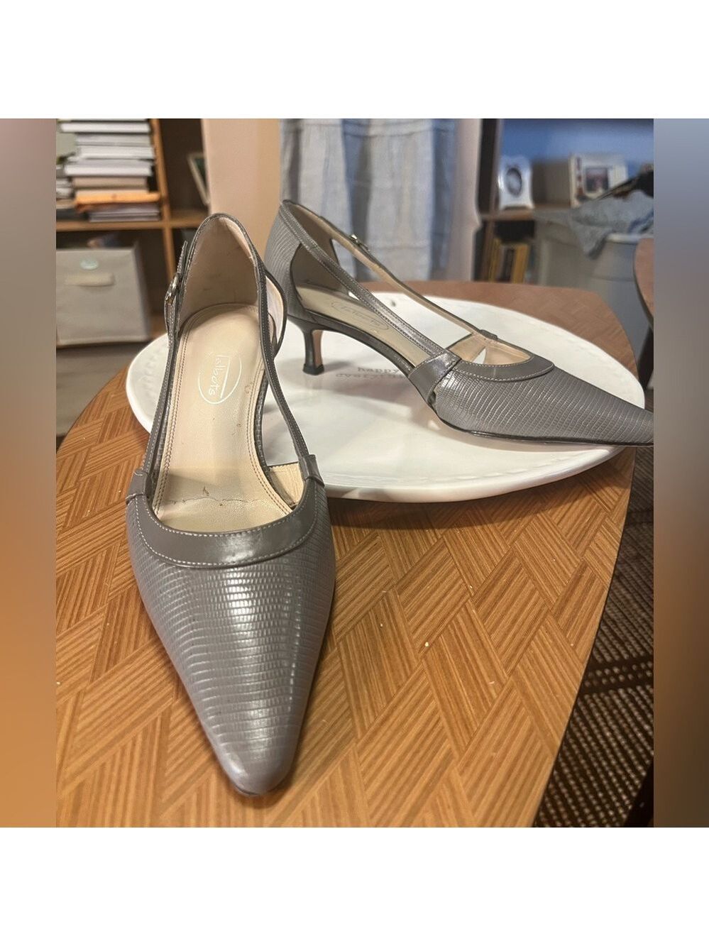 Classic Talbots Genuine Leather Heels - Picture 2 of 8